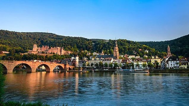 Alte Brücke mit Schloss und Altstadt