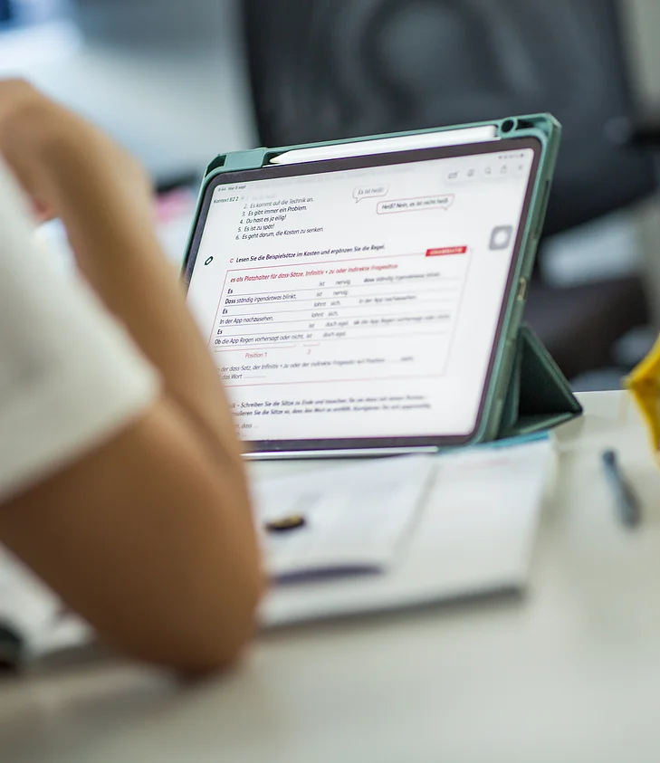 Lernmaterial: Grammatikübung auf dem Tablet