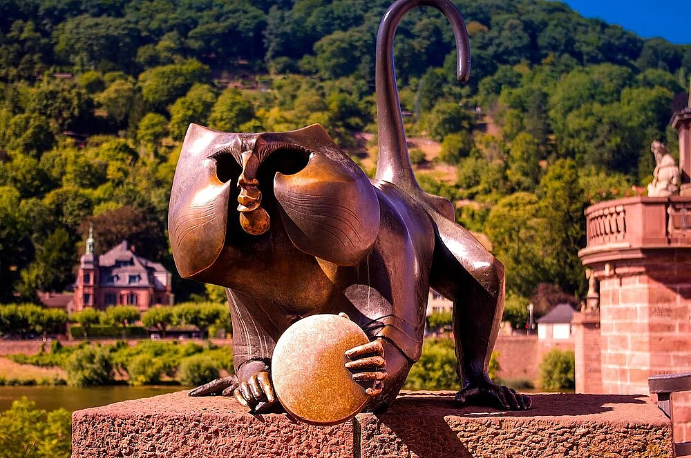 Brückenaffe an der Alten Brücke