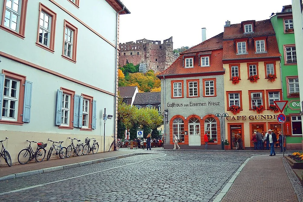 Altstadtgasse mit Blick zum Schloss
